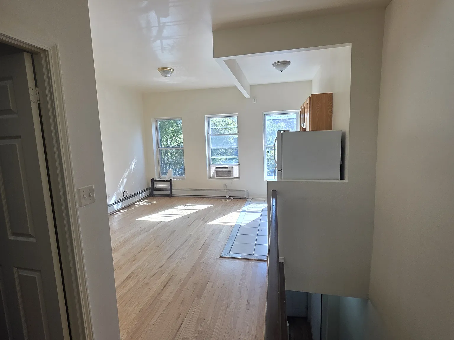3 bed, 1.5 bath, 900 sqft, $3,595 — Photo 3