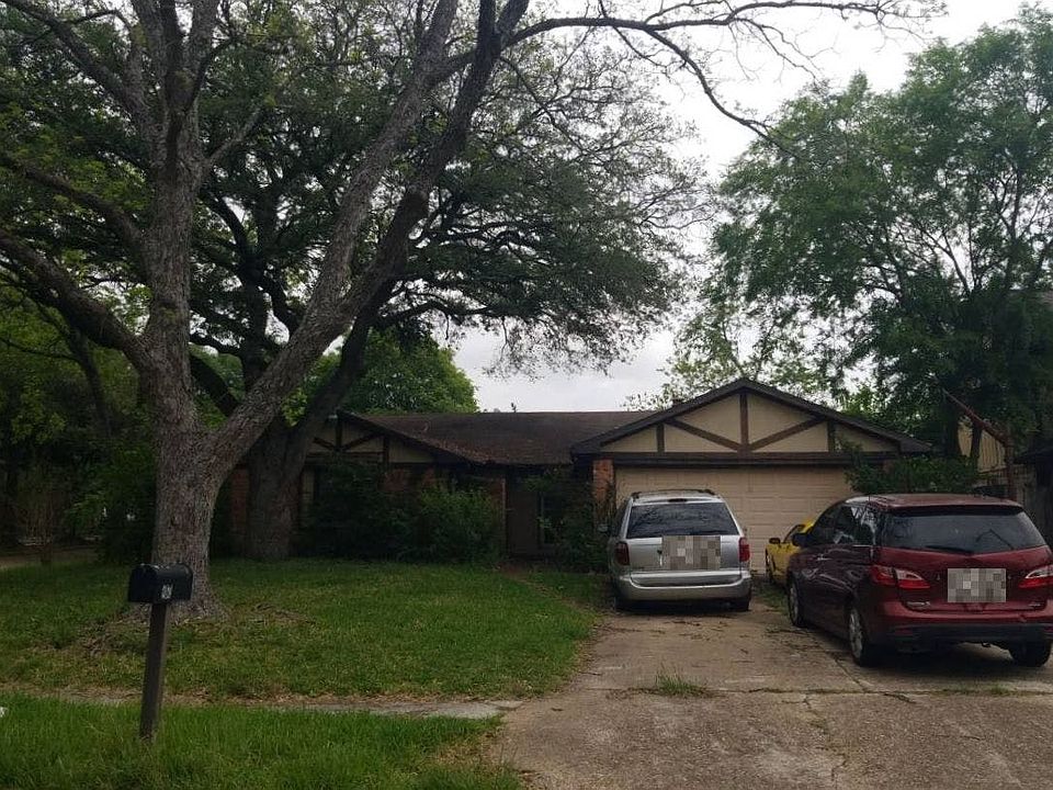 1st image of 403 Derbyshire Dr