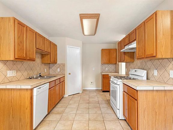 4th image of 7619 Sisterdale Dr