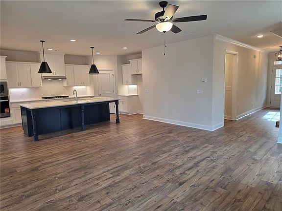 5th image of 120 Poplar St