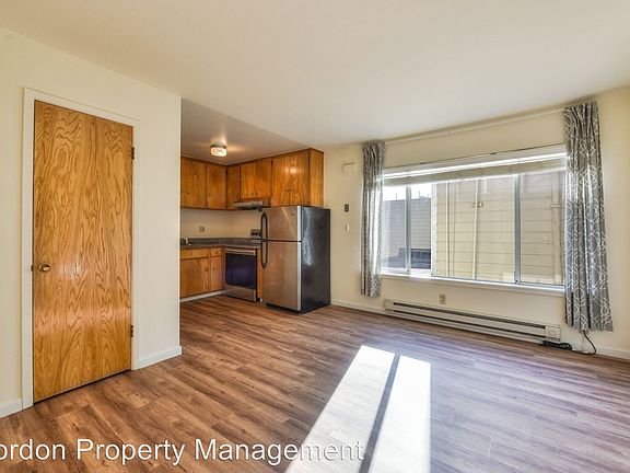 4th image of 326 32nd Ave APT 05