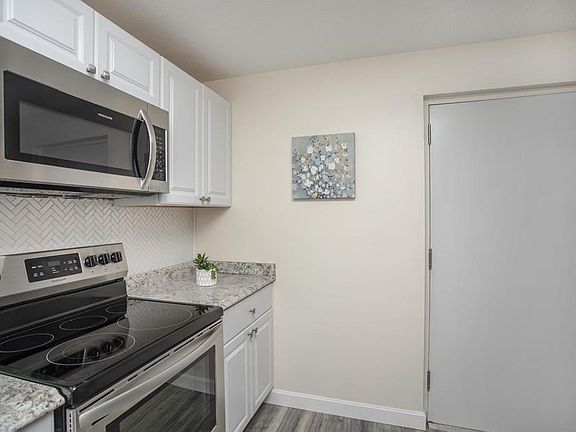 4th image of 79 Fountain Ln APT 8