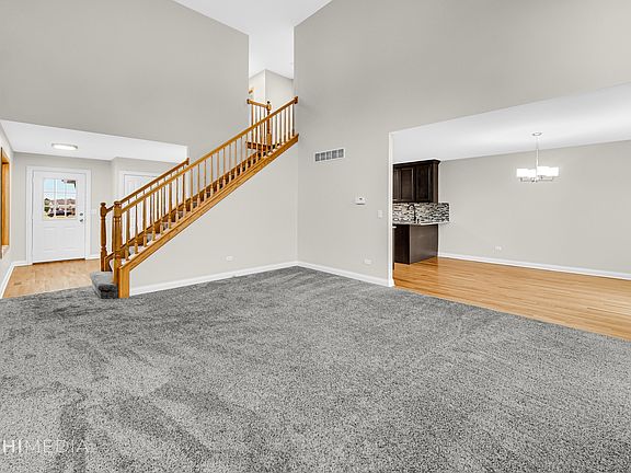 5th image of 8230 Auburn Ln