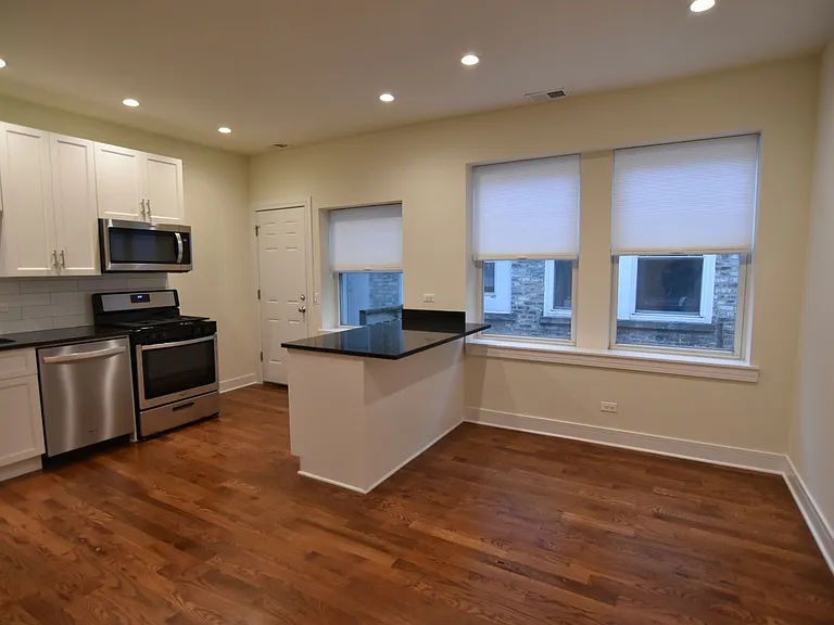 3230-3238 N Clark St — Photo 9
