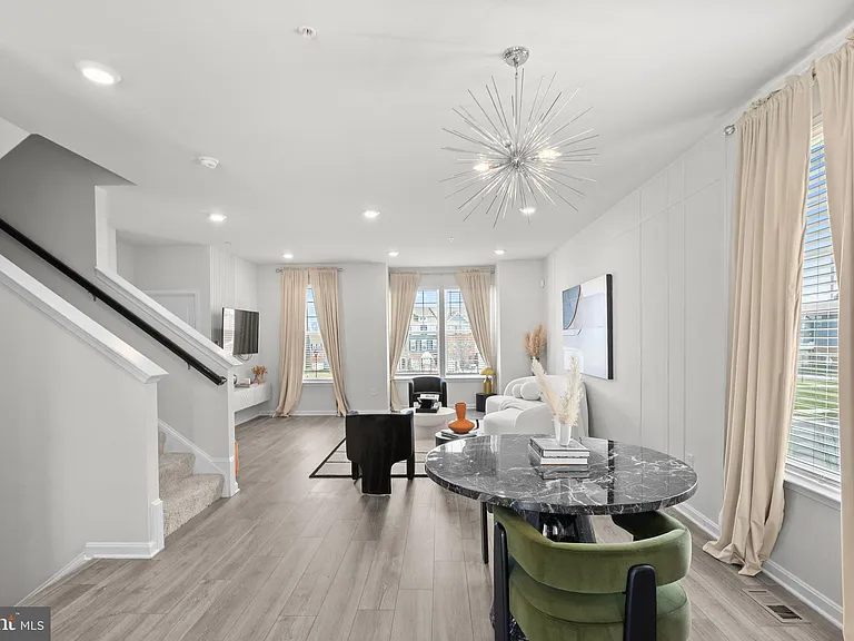 9715 Summerton Dr — Photo 22