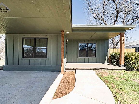3rd image of 102 W Magnolia Ave