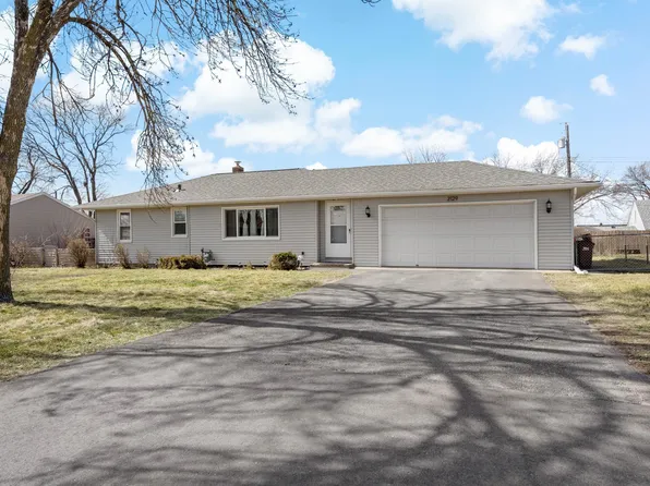 2129 McMenemy St, Saint Paul, MN 55117