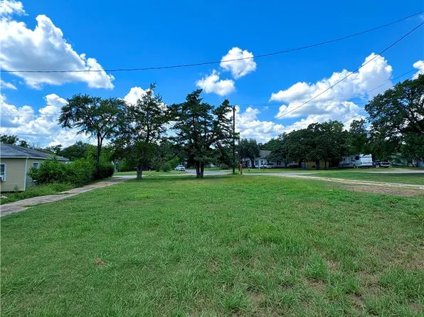 1111 Boulevard St, Bryan, TX 77803