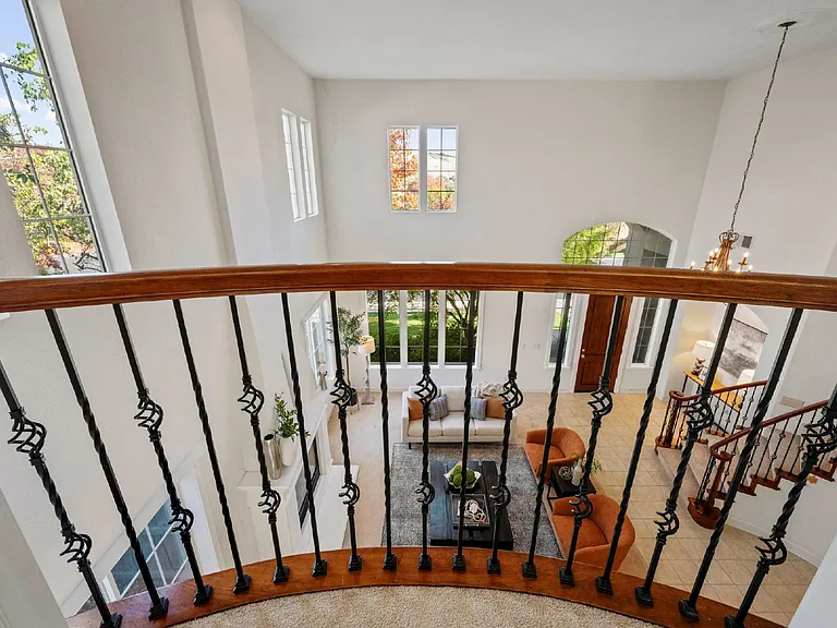 4056 Redondo Dr — Photo 16