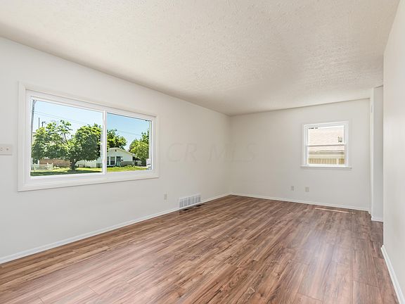 5th image of 615 Savannah Dr