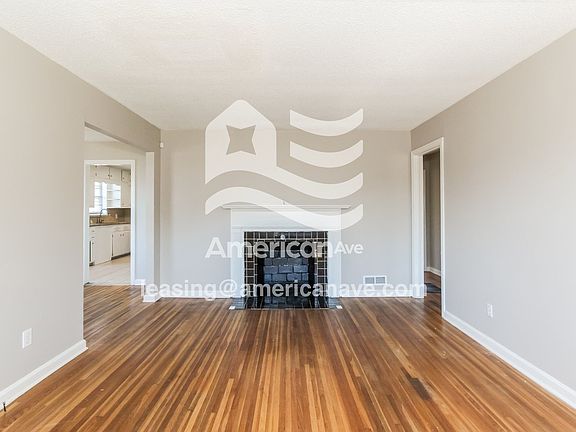 1383955_003_living_room_3.jpg