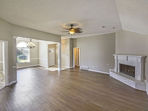 5th image of 1907 Oak Springs Dr