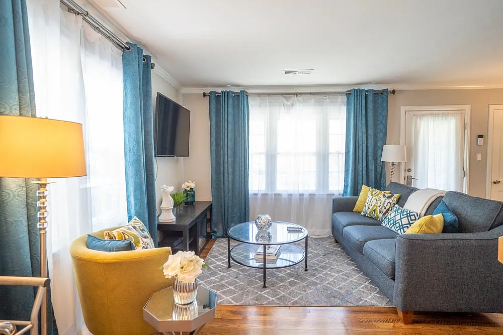 3 bed, 1000 sqft, $3,250 — Photo 1