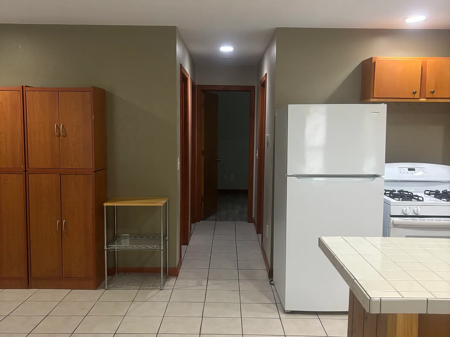 3 bed, 1470 sqft, $1,900 — Photo 3