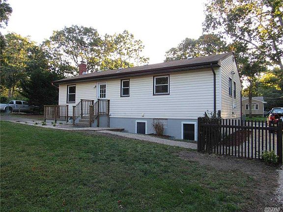 3rd image of 98 Albany Ave