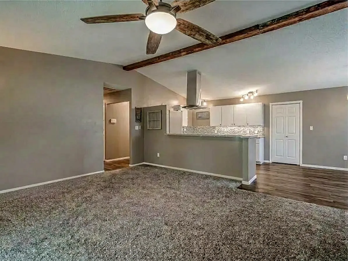 3 bed, 1326 sqft, $1,500 — Photo 2