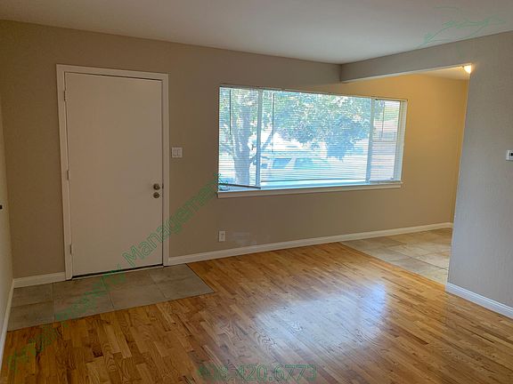 4th image of 968 College Dr