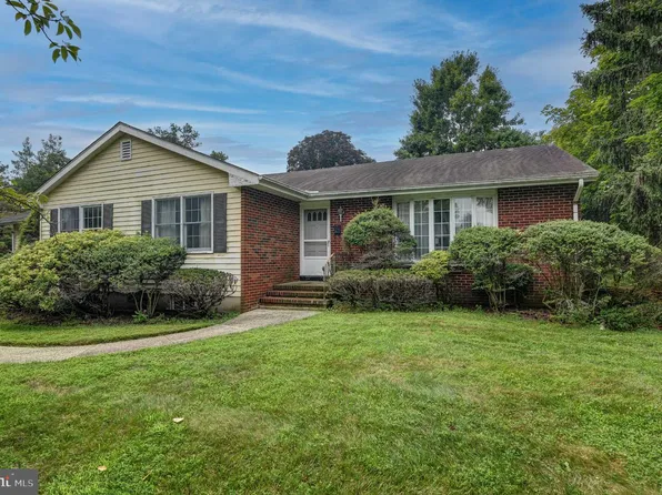 19 Crown Rd, Ewing, NJ 08638