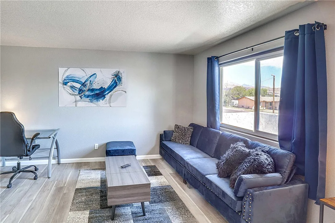 2 bed, 1.0 bath, 775 sqft, $975 — Photo 2