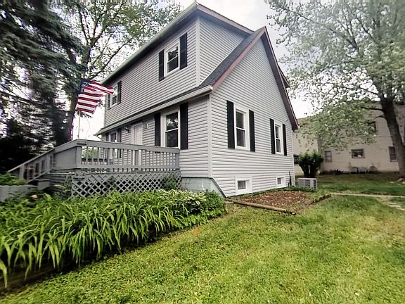 2nd image of 300 Bonnie Brae Ln