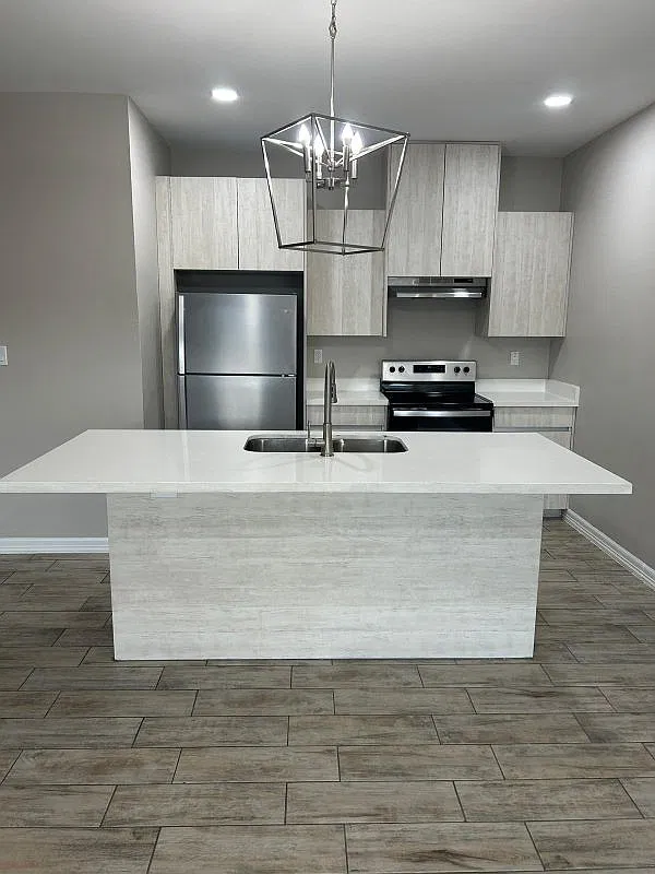 3 bed, 2.0 bath, 1224 sqft, $1,300 — Photo 2