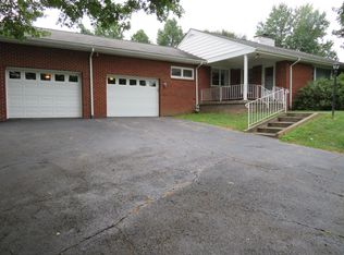 909 Bond Ave, Barnesville, OH 43713