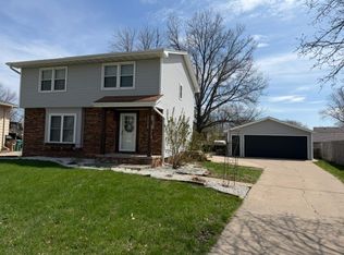 527 Village Ct, Altoona, IA 50009
