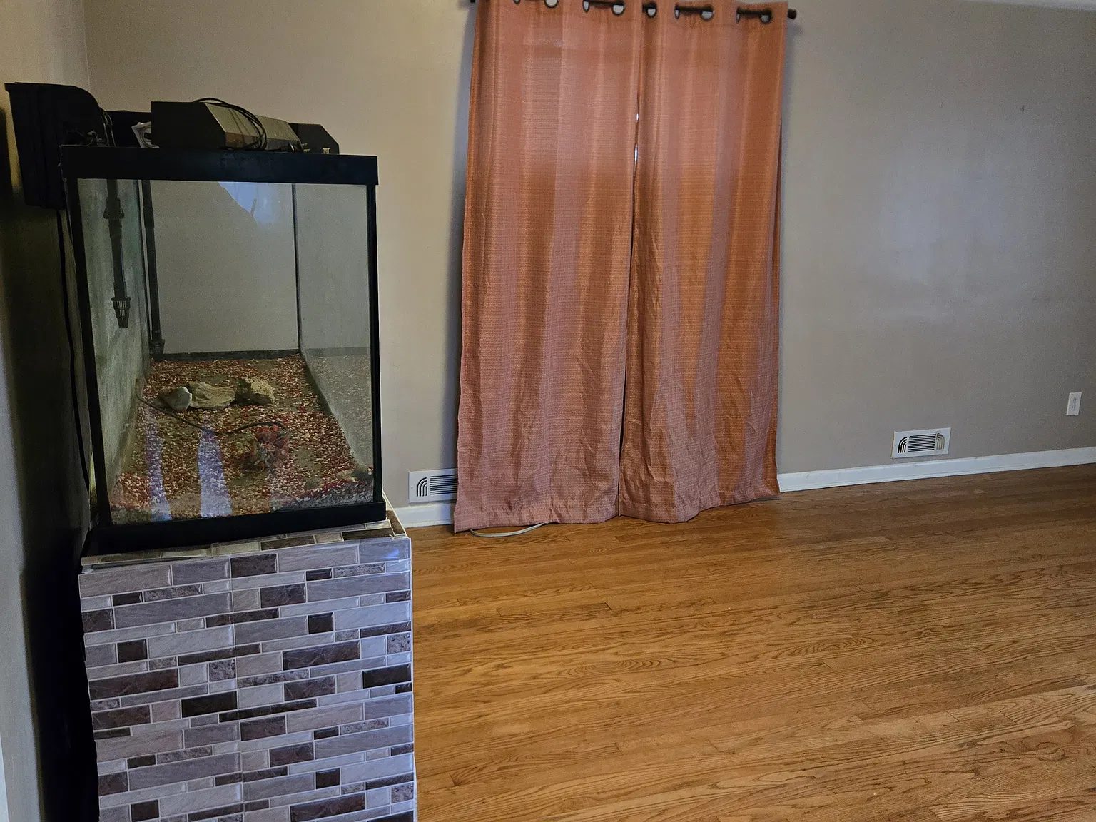 2 bed, 900 sqft, $1,350 — Photo 3