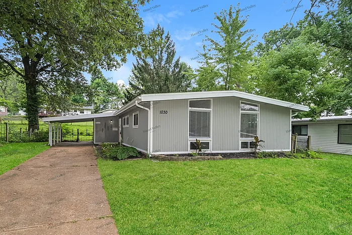 1030 Robinwood Dr — Photo 1