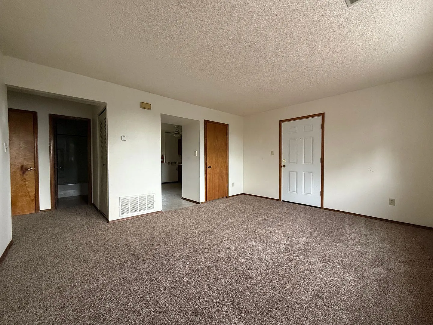 1122 Yuma Street — Photo 2