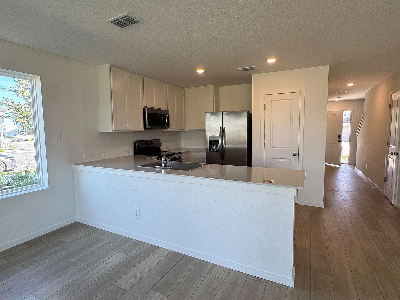 3 bed, 2.5 bath, $2,250 — Photo 4