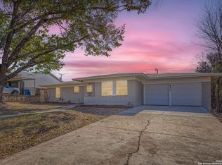 318 Redcliff Dr, San Antonio, TX 78216