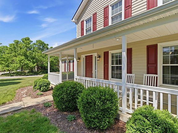 4th image of 949 Rockbridge Rd