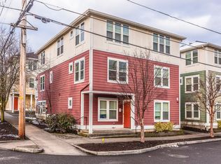 11913 SE Ash St, Portland, OR 97216
