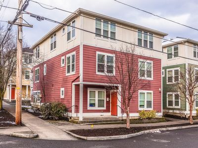 11913 SE Ash St, Portland, OR, 97216