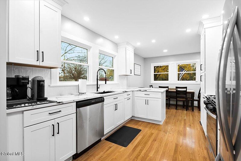 4th image of 7 Maplewood Parkway