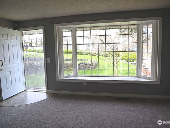 3rd image of 16809 9th Avenue E