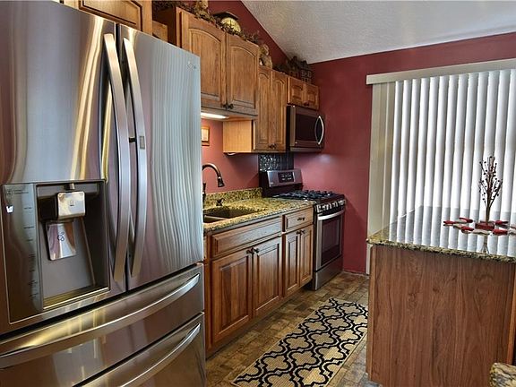 5th image of 3843 Brandomyne Ave