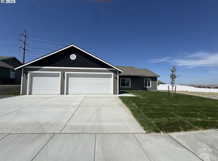 2902 Curlew St, Umatilla, OR 97882