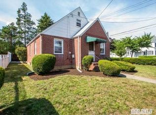 52 Liberty Ave, Mineola, NY 11501