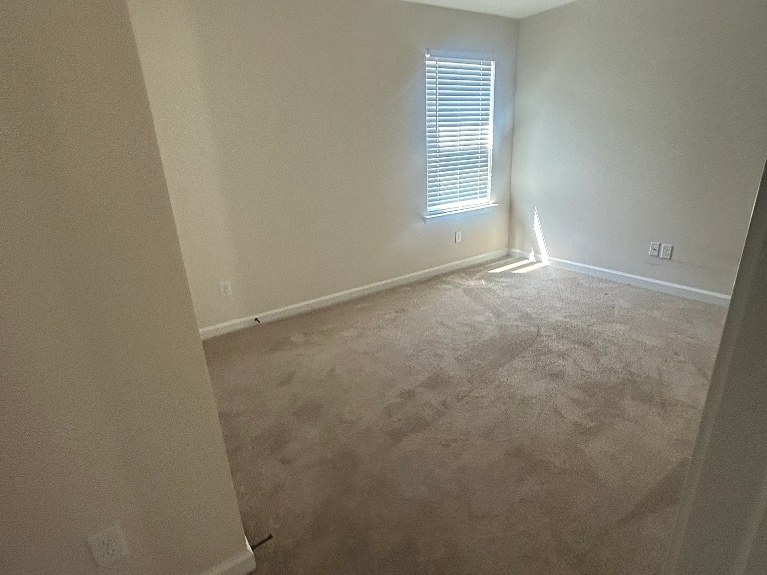 4 bed, 2.5 bath, 1934 sqft, $2,500 — Photo 4