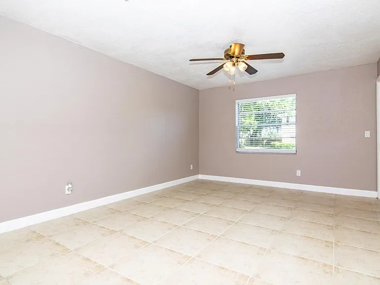 210 Red Cedar Pl — Photo 2