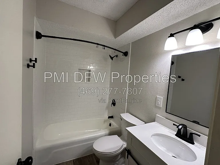 2120 Blossom Ln — Photo 8