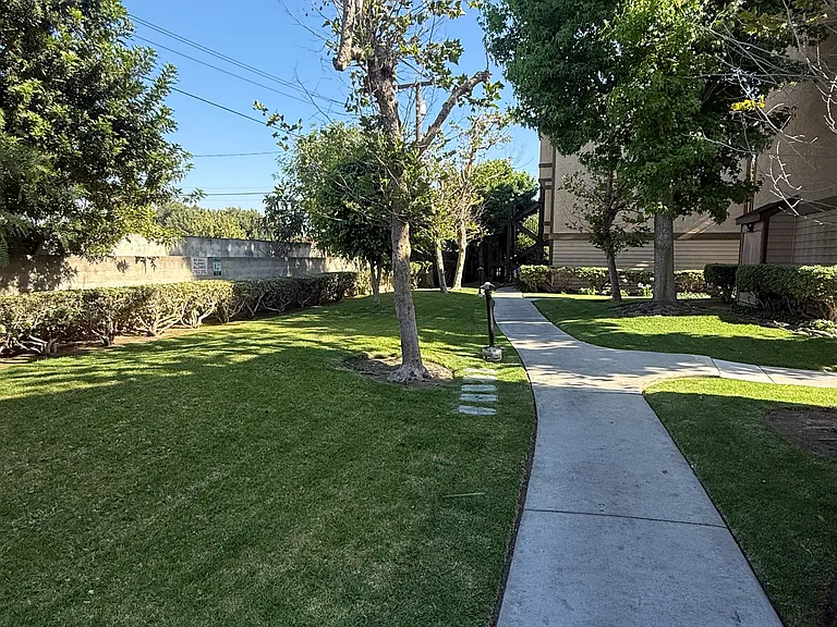 4201 W 5th St #105 — Photo 33