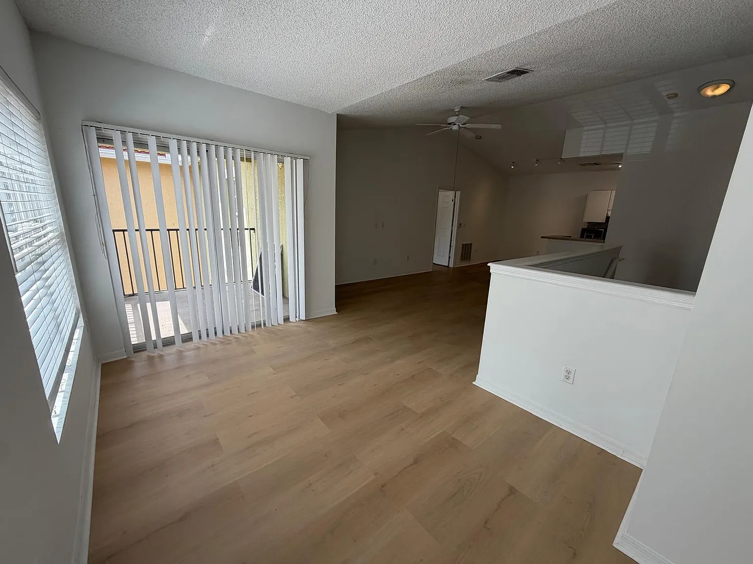 2 bed, 2.0 bath, 1048 sqft, $2,400 — Photo 2