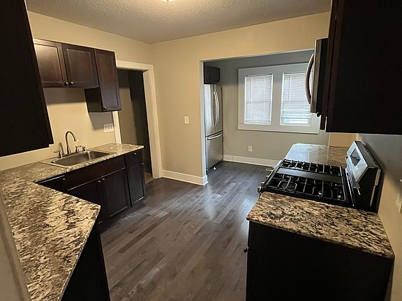 3rd image of 210 Cleveland Ave S Floor 1