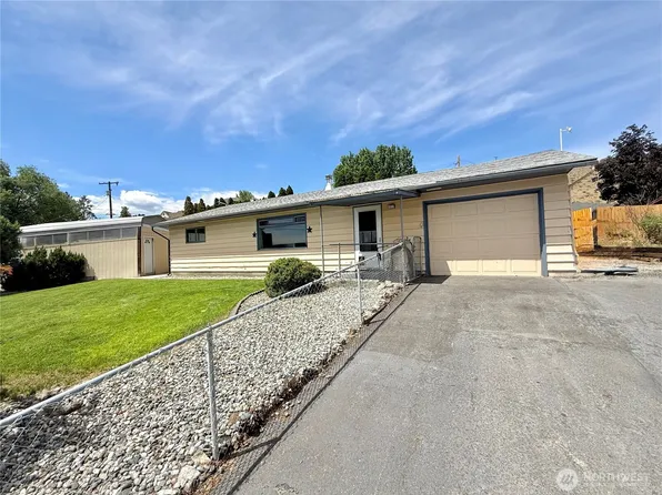 703 Sunrise Drive, Omak, WA 98841