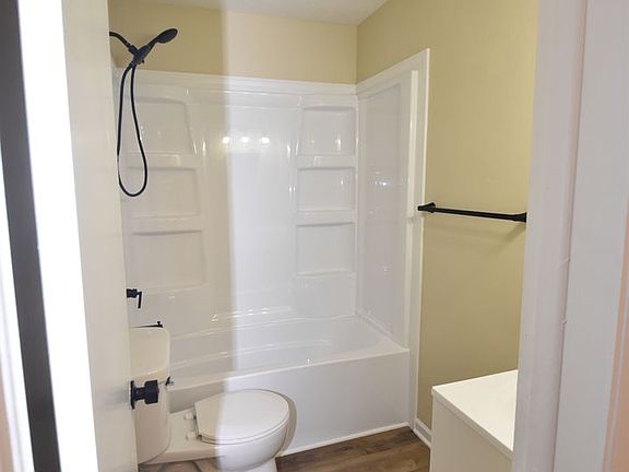 5th image of 11 W Mill St APT 6