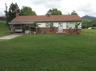 802 Severt Cir NE, Lenoir, NC 28645