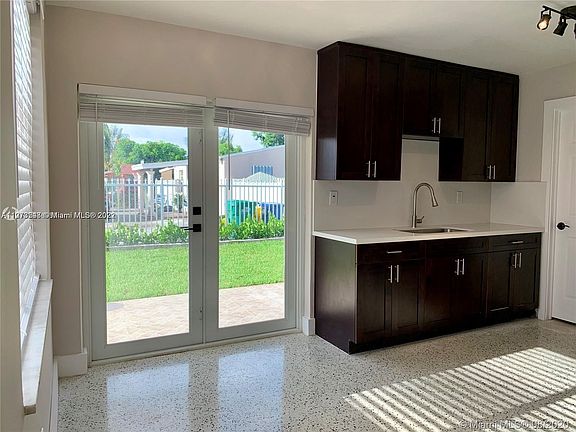 4th image of 10303 NW 35th Pl #10305